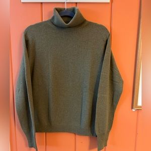 Women’s Cashmere Turtleneck soft moss green